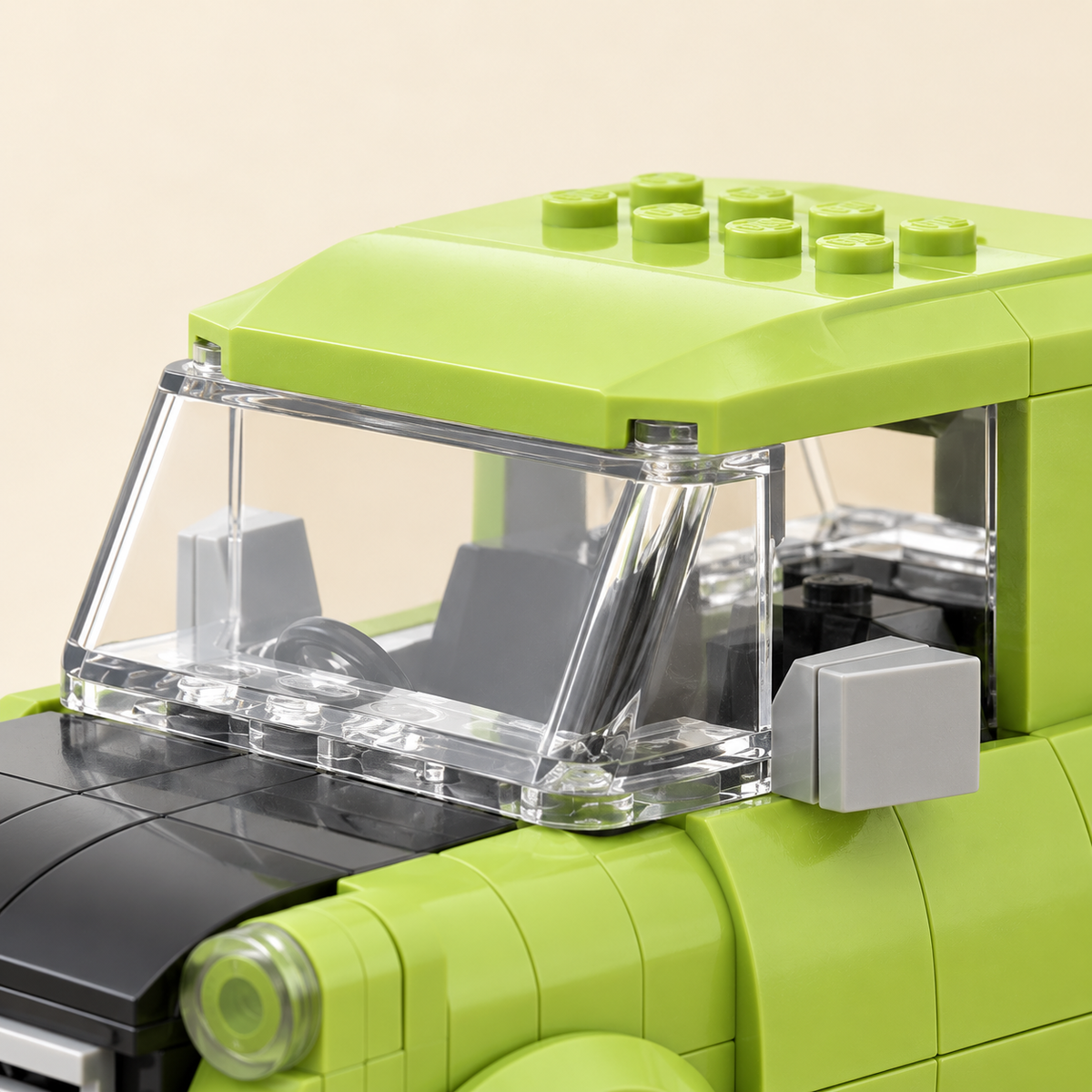 Clear windows and windscreen — Lime Classic Car & Gold Figure MOC Building Set