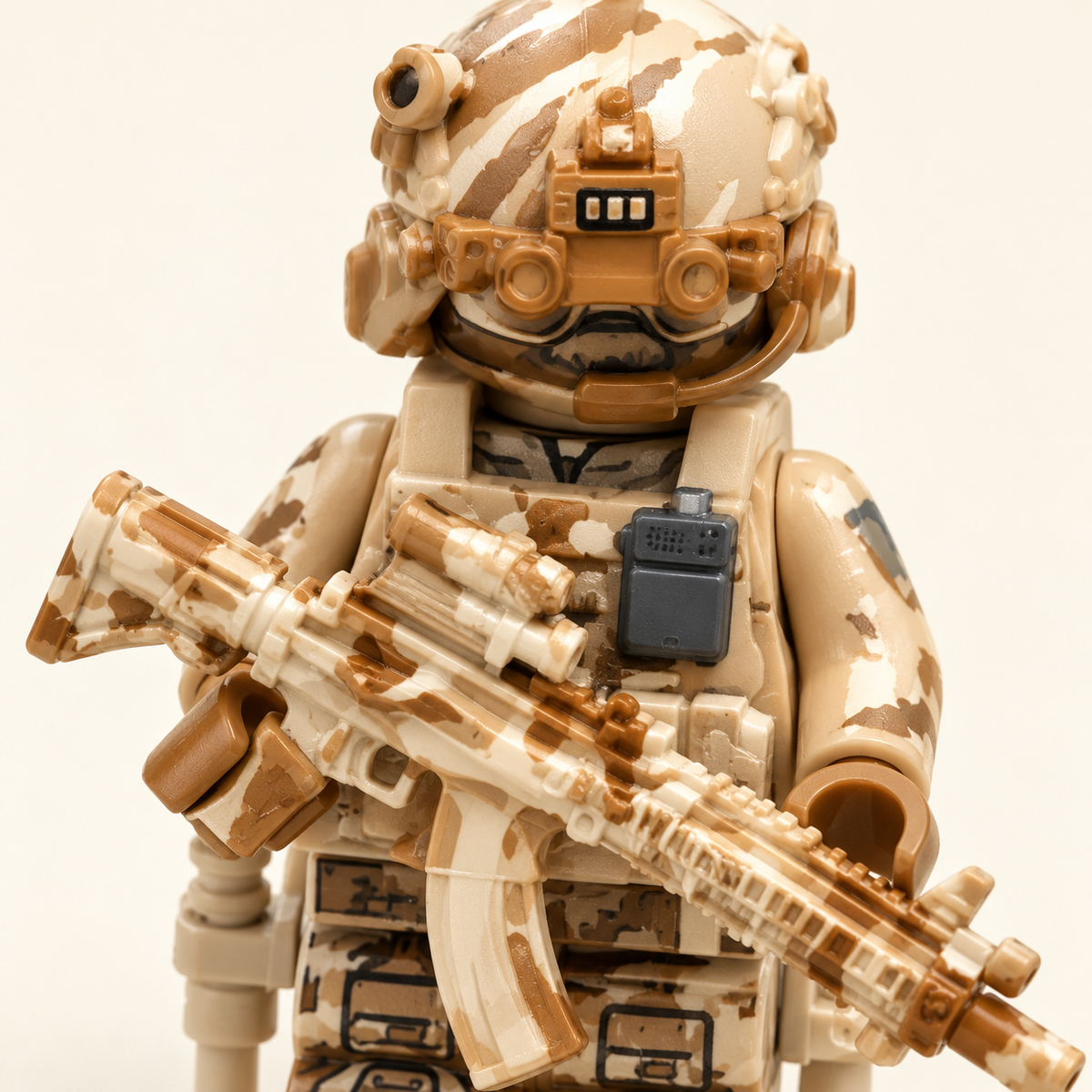 Tan camouflage designs — Military Soldier Mini Figure Set — 8 Figures