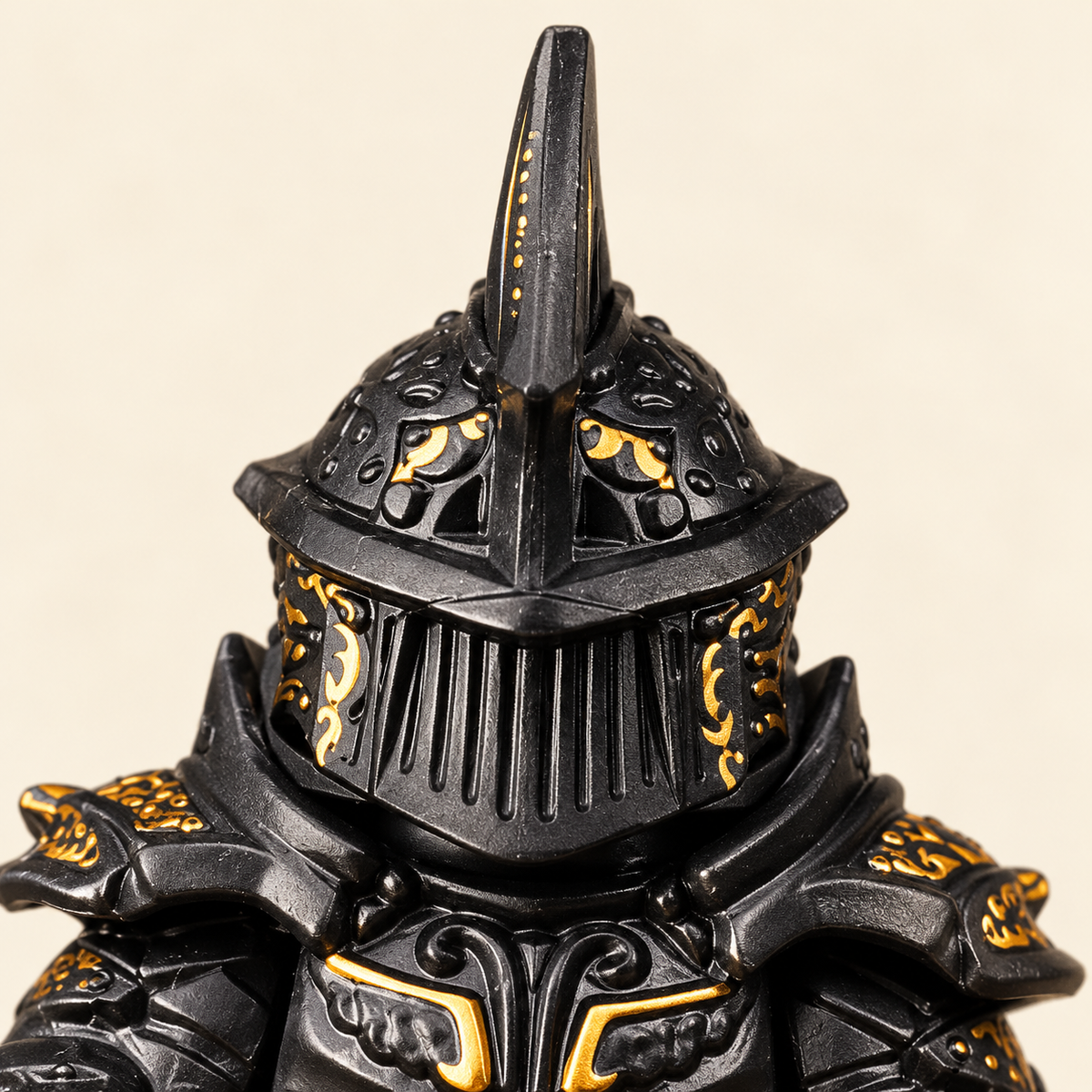 Closed helmet sculpting — Black & Gold Armored Warrior MOC Minifigure