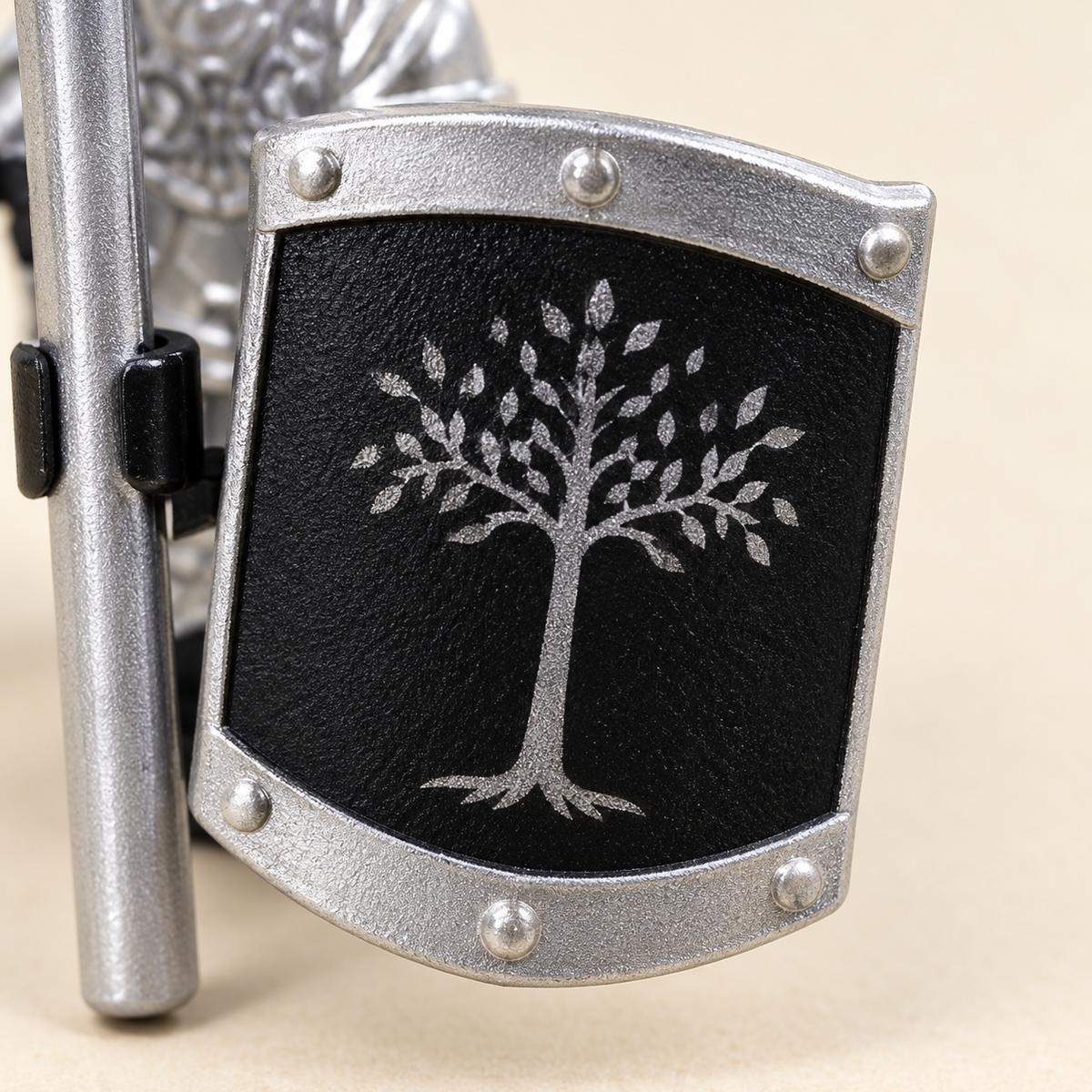 Tree-emblem black shields — Silver-Armored Fantasy Guard MOC Set — 21 Figures