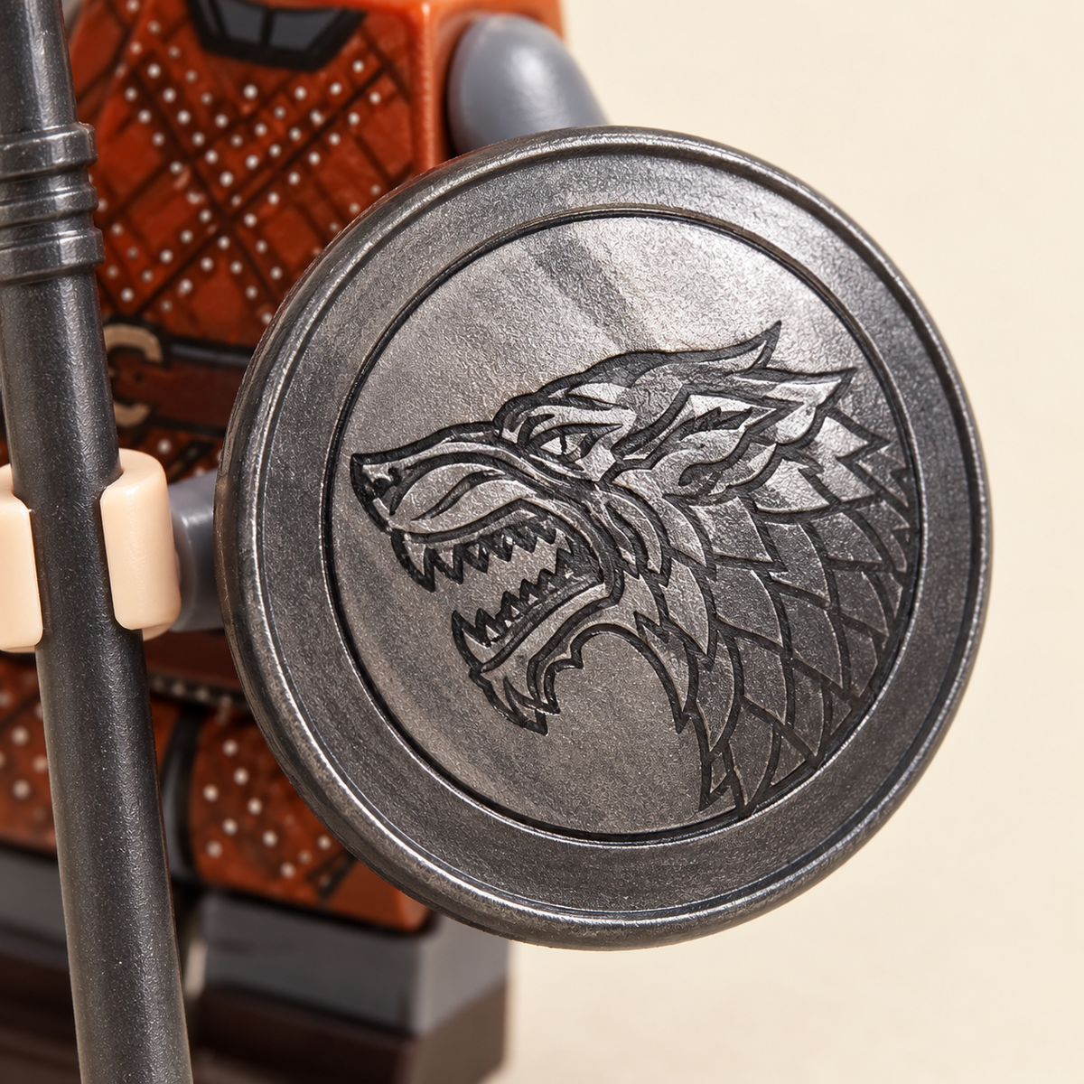 Wolf-emblem round shields — Frontier Commander & Spear Guard MOC Set — 14 Figures