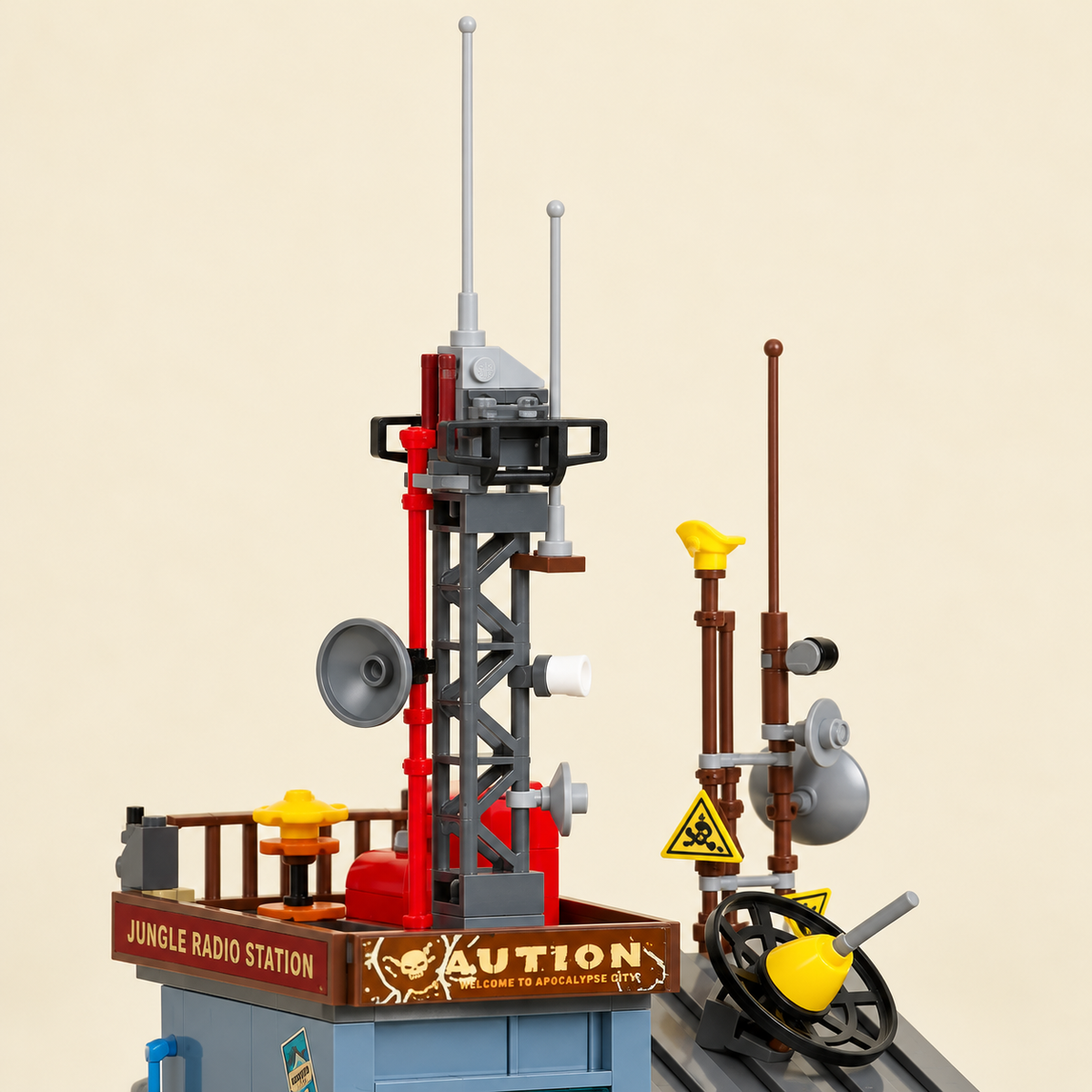 Tall antenna structures — Apocalypse Lab & Signal Station MOC Set — 10 Figures